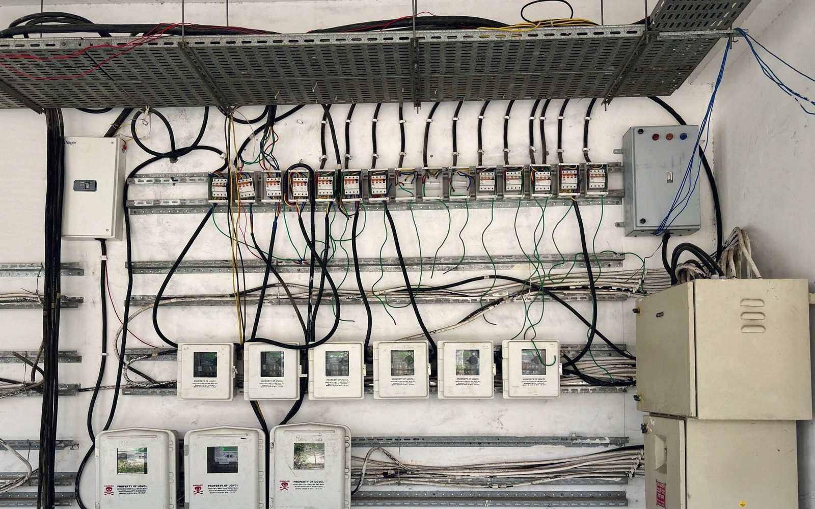A grid control room with wall displays and desks